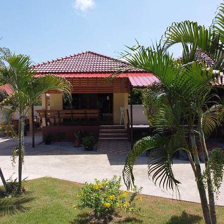 Naluemon Village FH 1 Rayong Extérieur photo