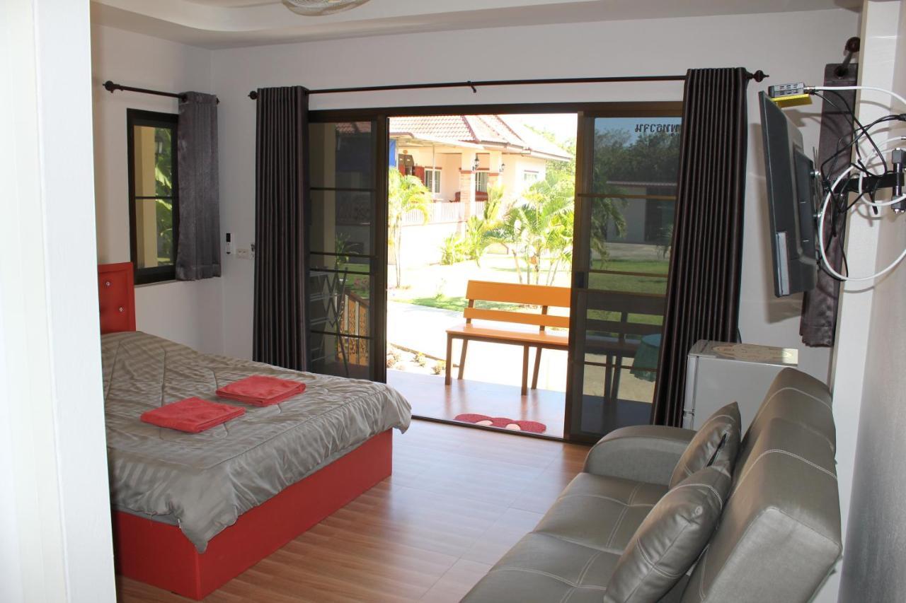 Naluemon Village FH 1 Rayong Extérieur photo