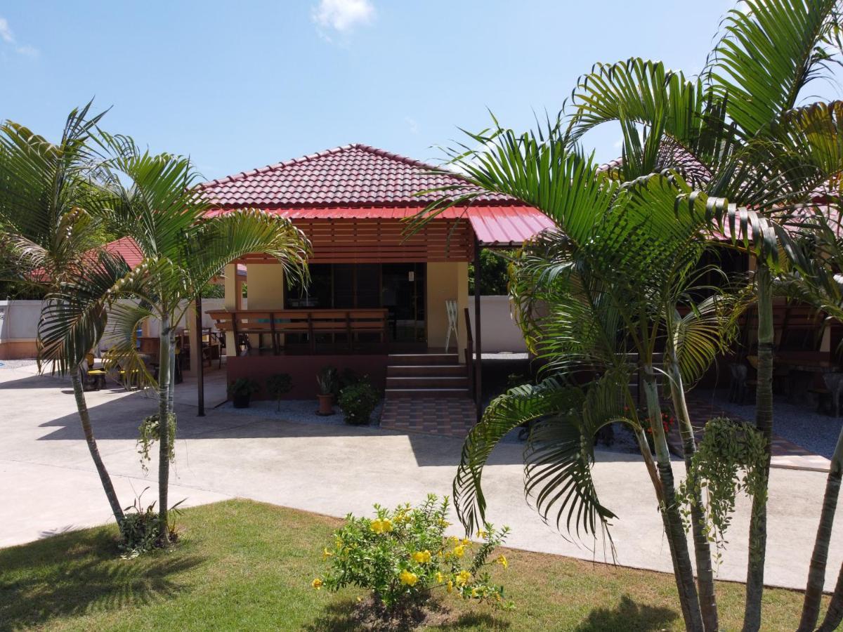 Naluemon Village FH 1 Rayong Extérieur photo