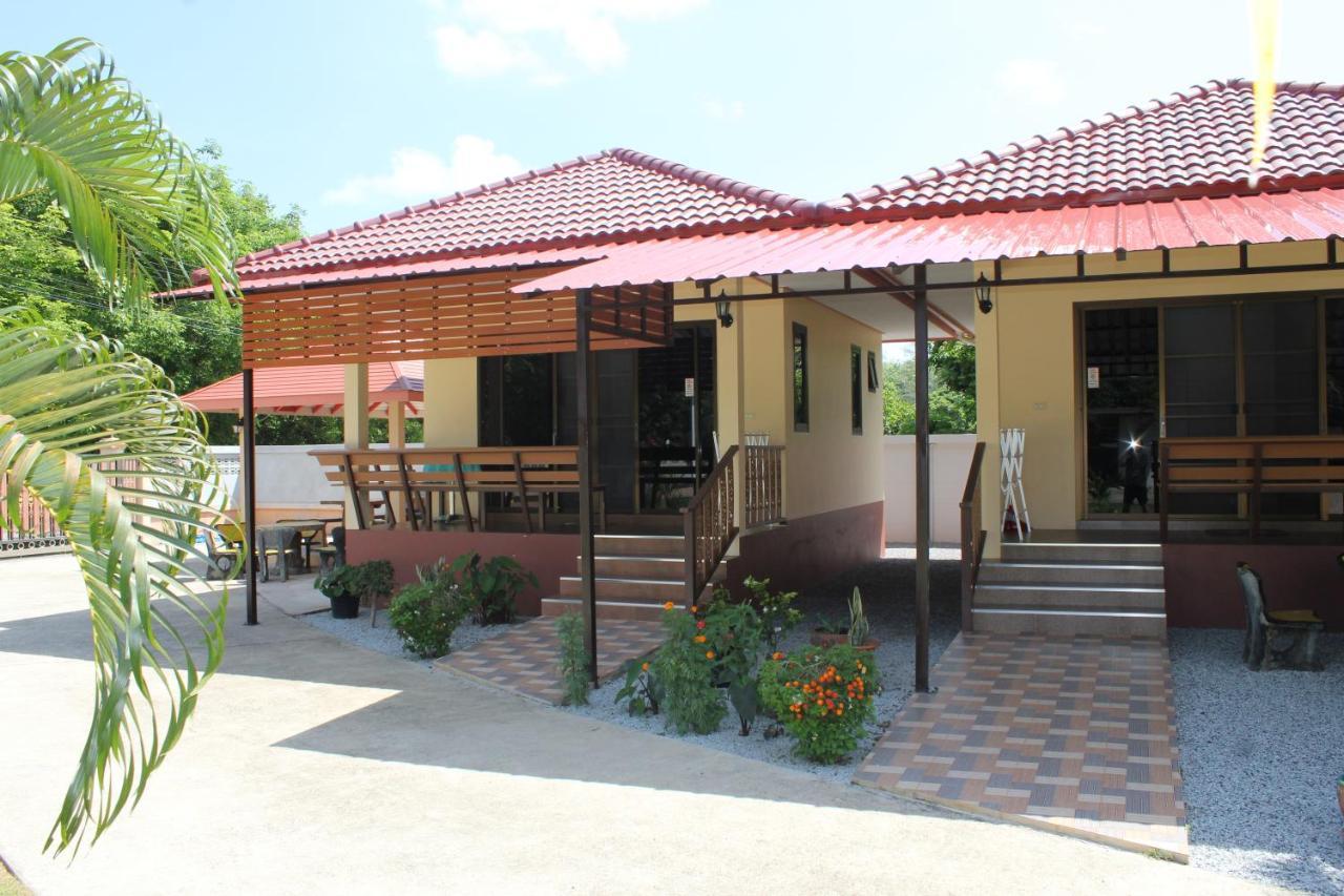 Naluemon Village FH 1 Rayong Extérieur photo