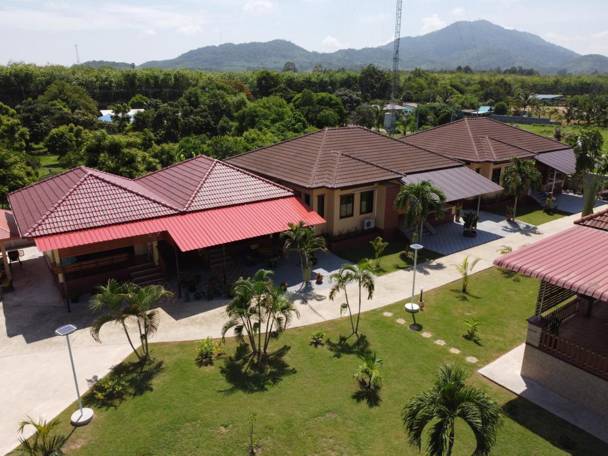 Naluemon Village FH 1 Rayong Extérieur photo