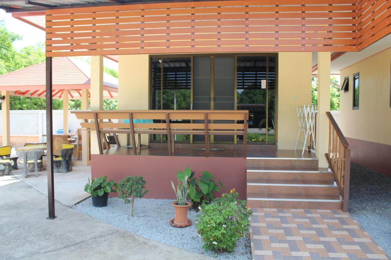 Naluemon Village FH 1 Rayong Extérieur photo