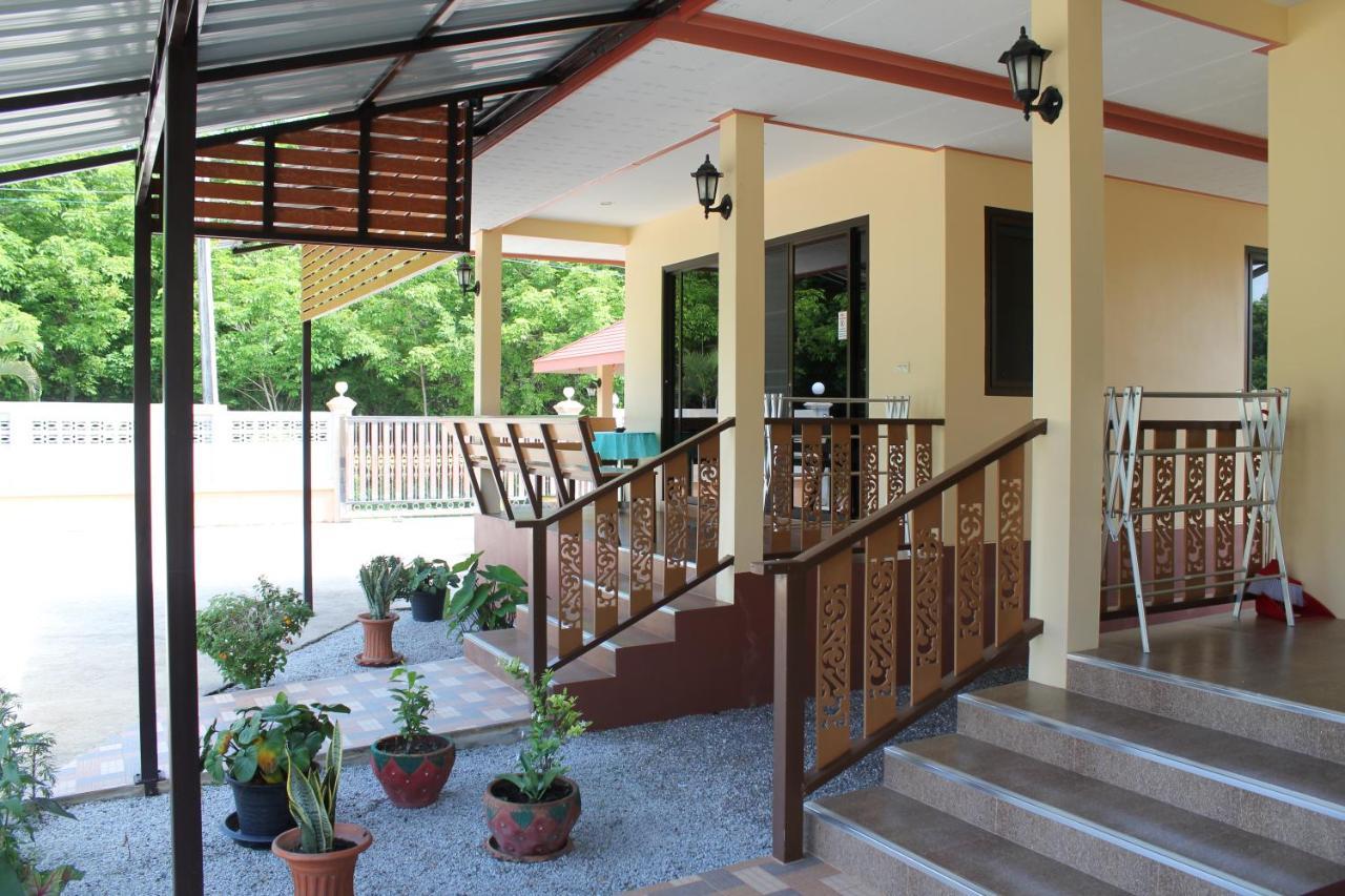 Naluemon Village FH 1 Rayong Extérieur photo